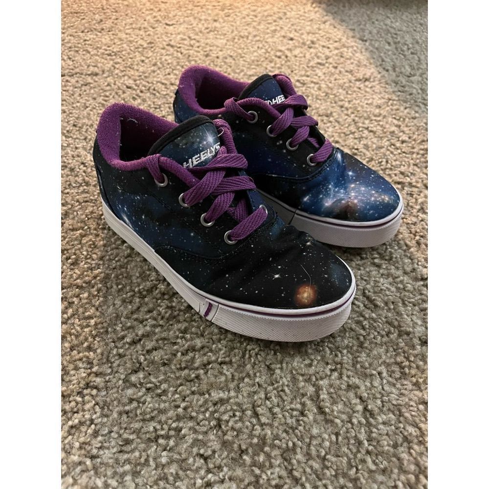 Heelys skate shoes